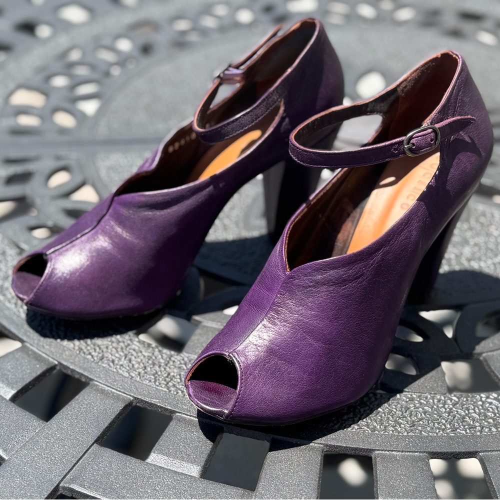 COCLICO Purple Leather Heels with Cut-Out Design
